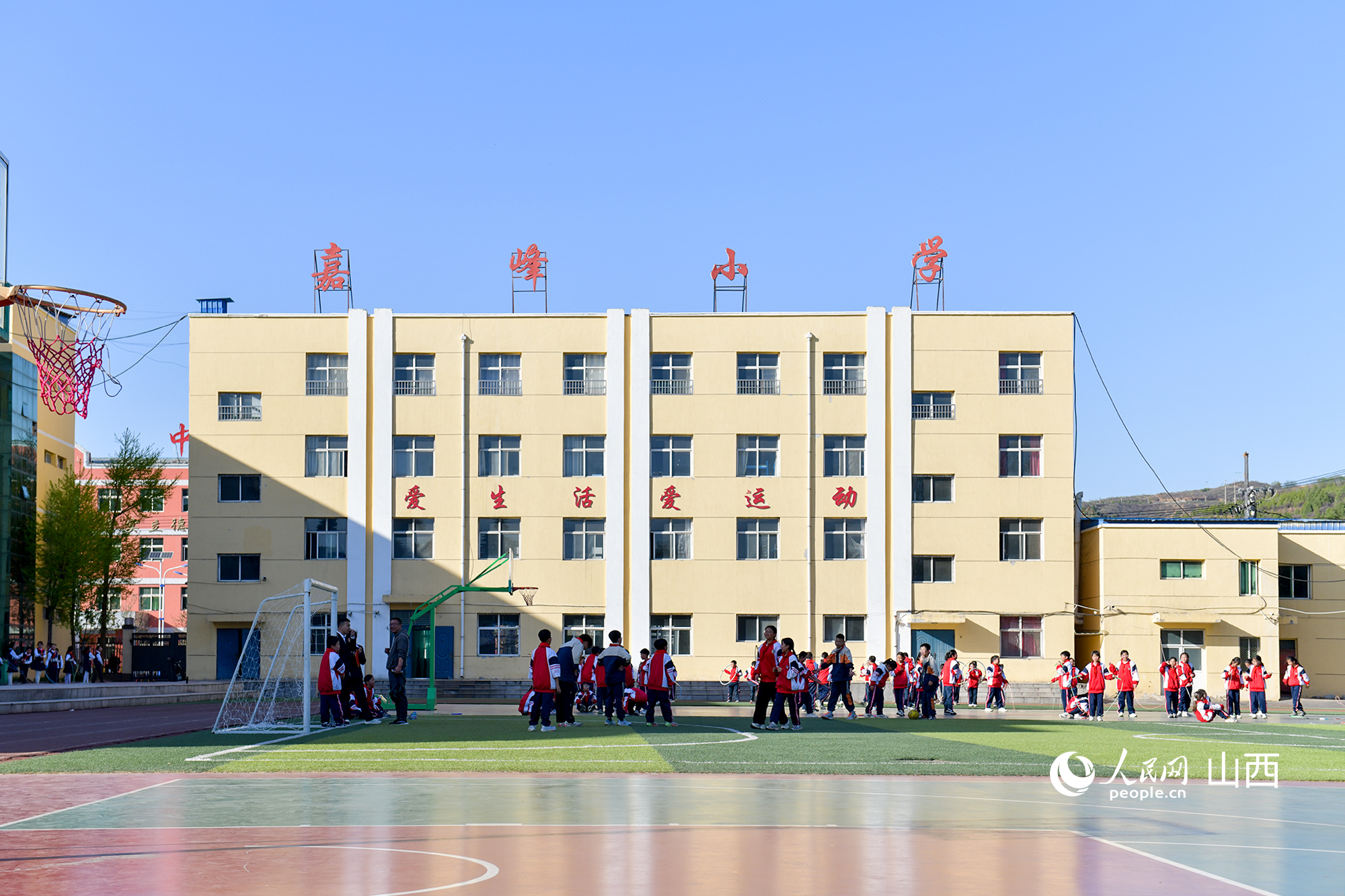 竞博官方网站“阳光大课间我和天下冠军打球啦”(图5)